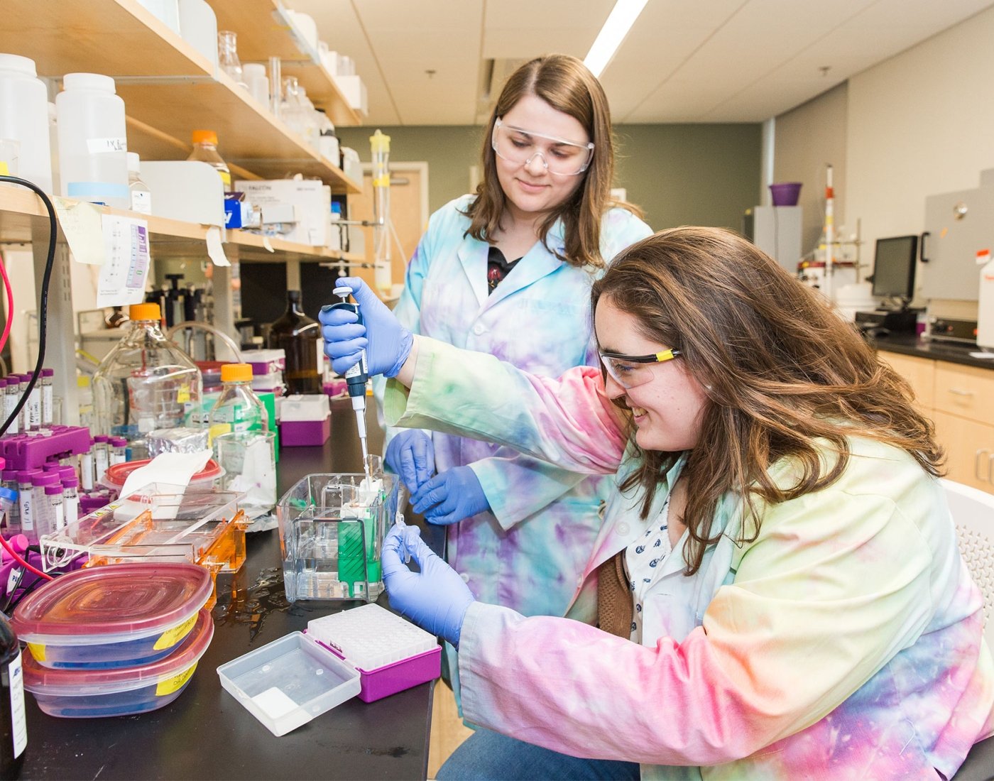 two students working in chemistry lab