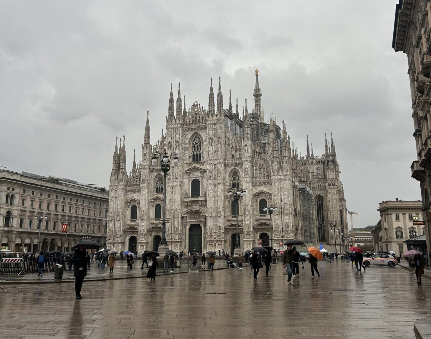 Rome, a massive church in the rain
