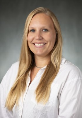 Samantha Ewart headshot