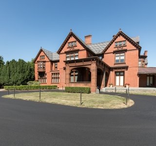 Pell Center-Young Building.png