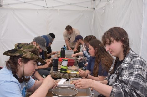 students rinsing artifacts 