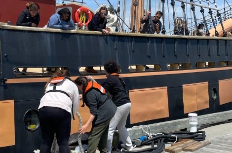 students working on Oliver Hazard Perry ship