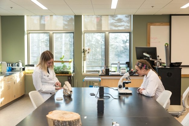students with microscope