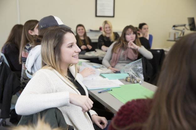 Salve Students in Classroom