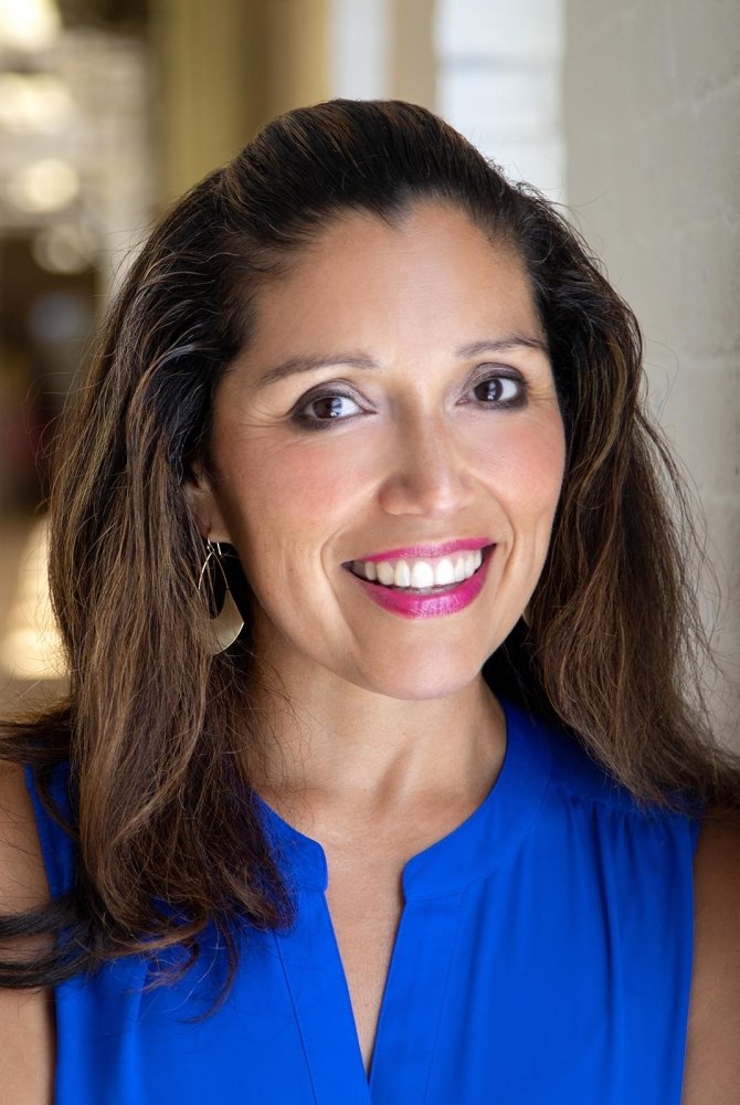 Headshot of Jennifer De Leon