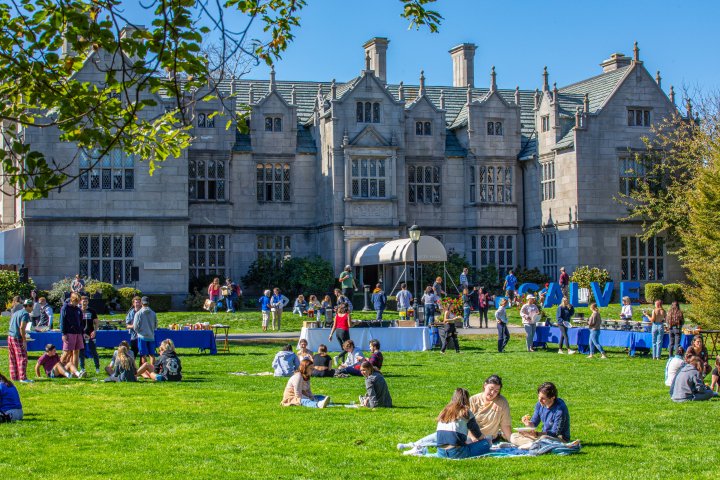 Students outside on Gerety Lawn