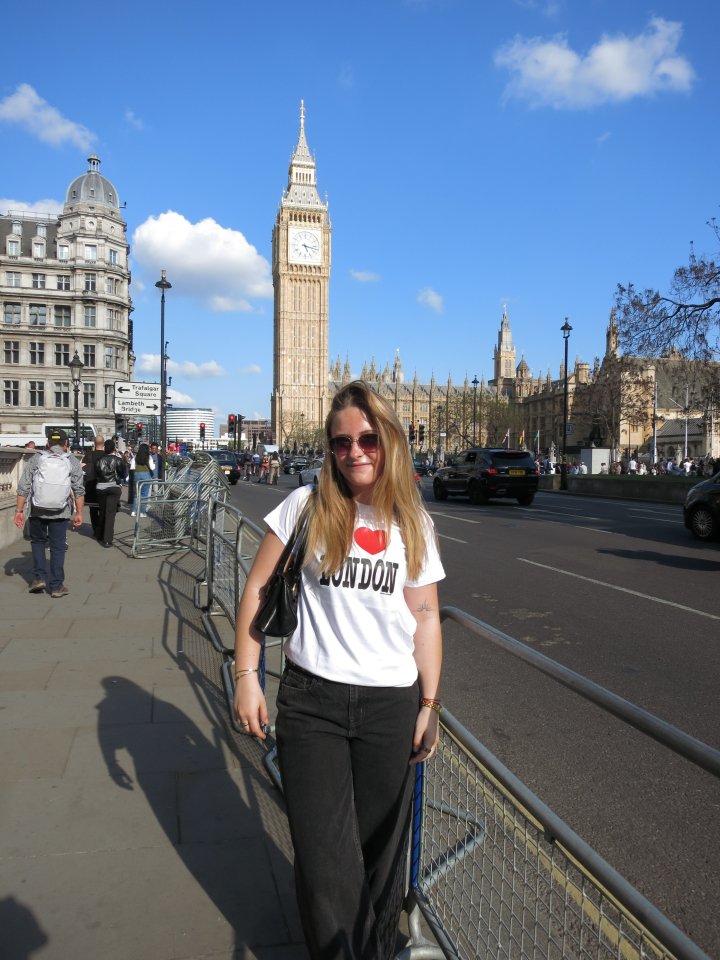 Natalia Olszewska wearing an I love Paris t-shirt in London with Big Ben in the distance