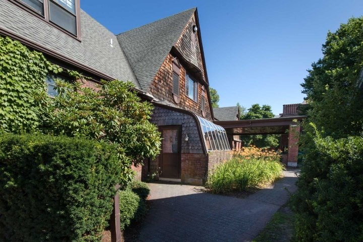 Fairlawn Apartments