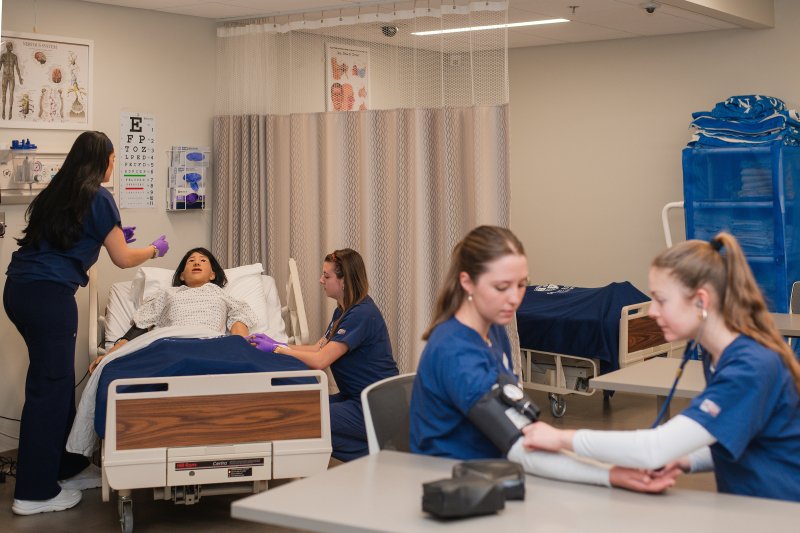 Salve nursing students in the simulation lab.