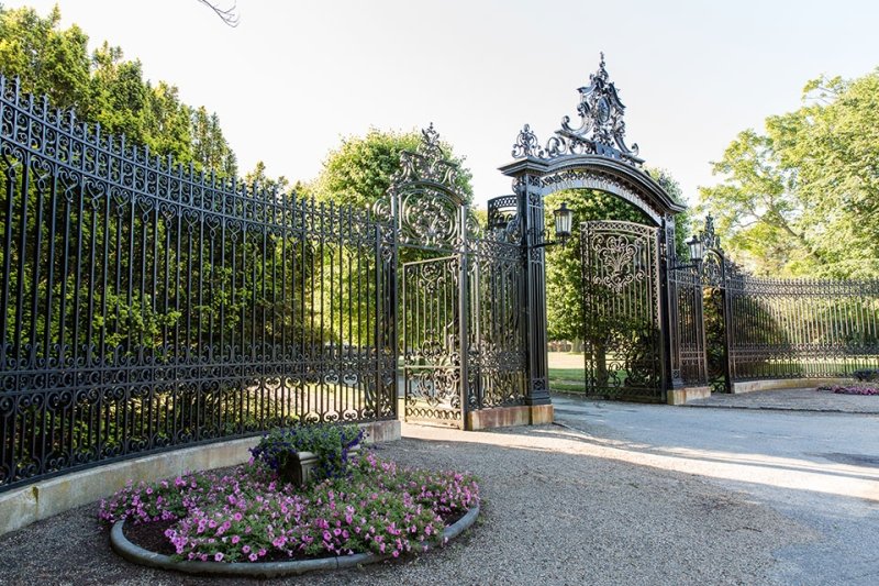 Photo for news article: "student_gates_0219"