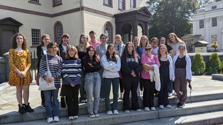 Dr. Tim Neary's students at Touro Synagogue.