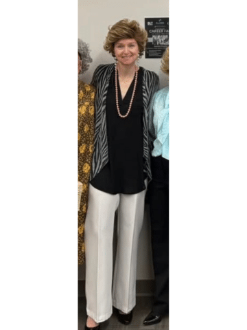 Woman dressed as Blanche from "The Golden Girls".