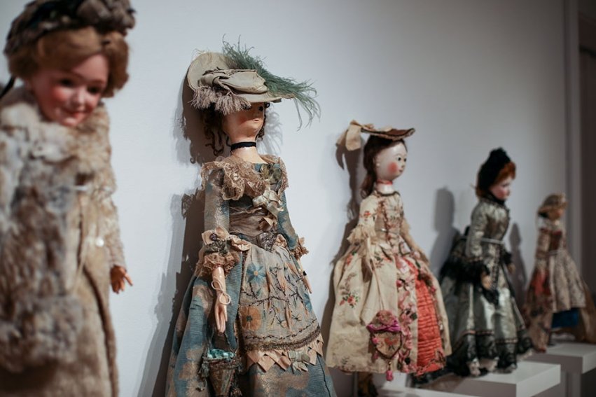 Photo for blog post "Students create gallery exhibition of 18th- and 19th-century objects"