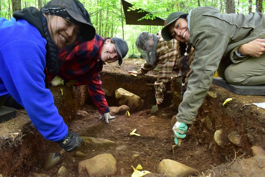 Photo for blog post "Hamilton Gallery displays archaeological findings by Salve Regina students"