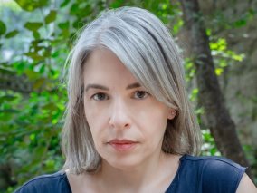 Carrie Gibson Headshot