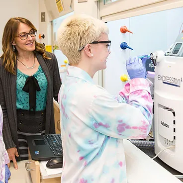 Chemistry professor Dr. Susan Meschwitz with an undergraduate student